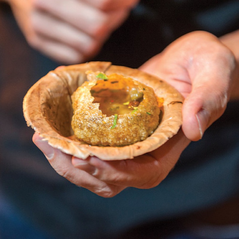 Vivekananda Park Fuchka in South Kolkata / Deshapriya Park area