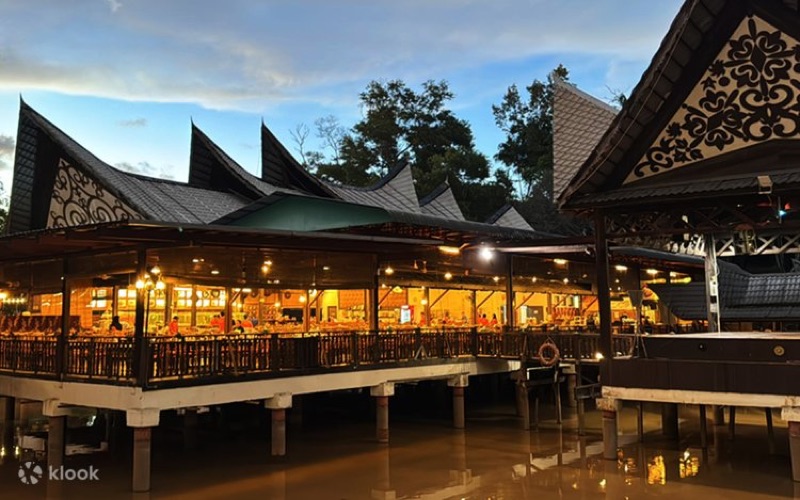 Kampung Nelayan Floating Restaurant in Kota Kinabalu
