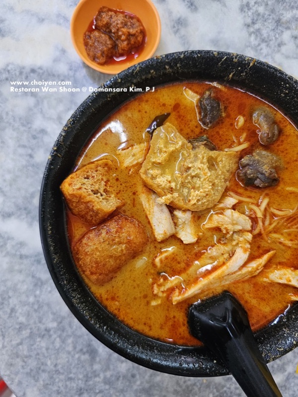 Kopitiam Batu Tiga curry mee on Jalan Ipoh, Kuala Lumpur