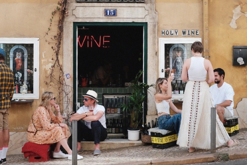 Holy Wine intimate natural wine bar in Estrela, Lisbon