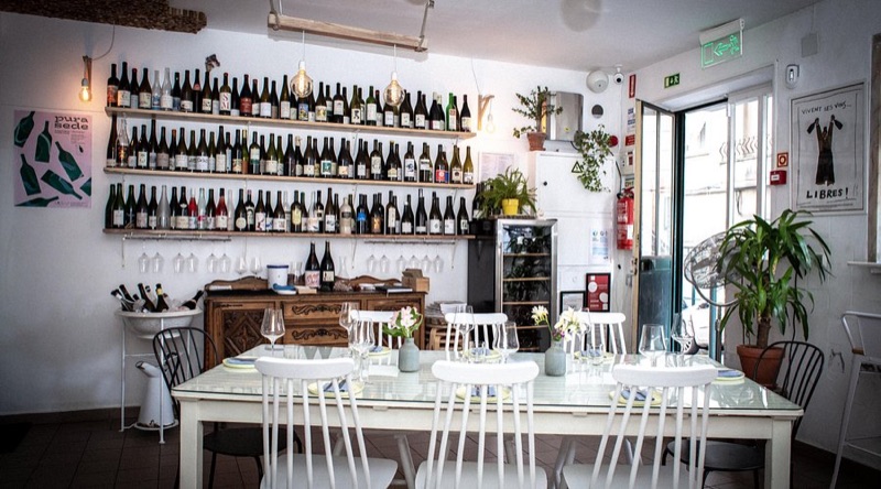 Senhor Uva vegetarian wine bar in Estrela, Lisbon