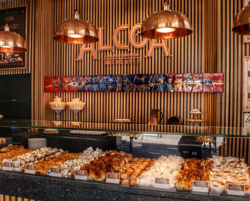 Alcôa traditional pastry shop in Lisbon