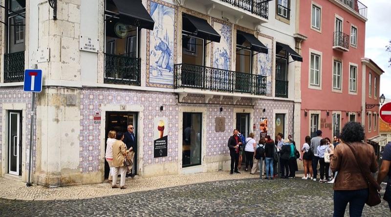 Pastelaria Santo António near Castelo in Lisbon