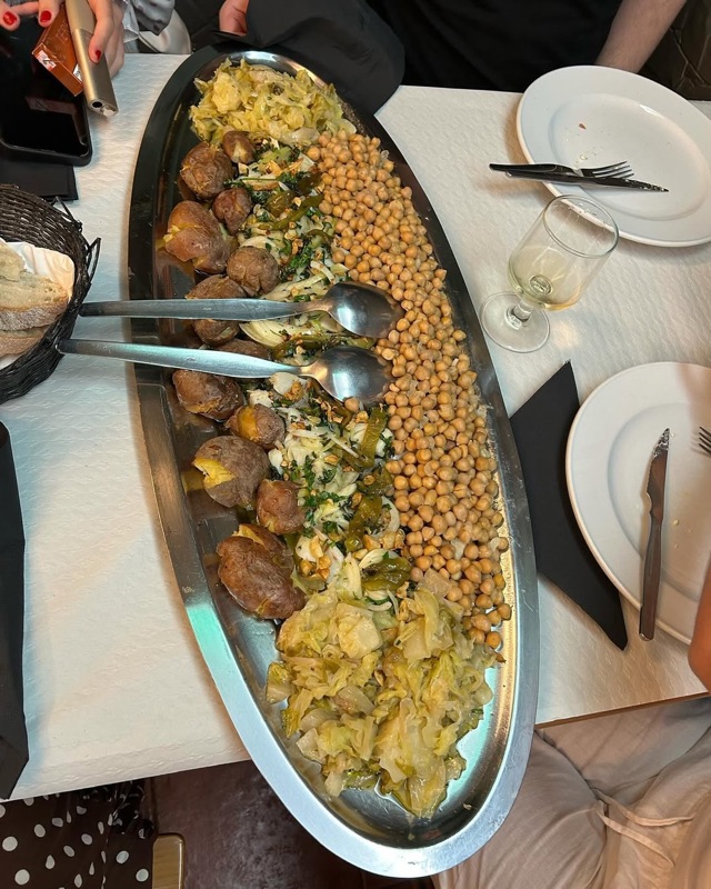 Zé da Mouraria traditional tavern in Lisbon