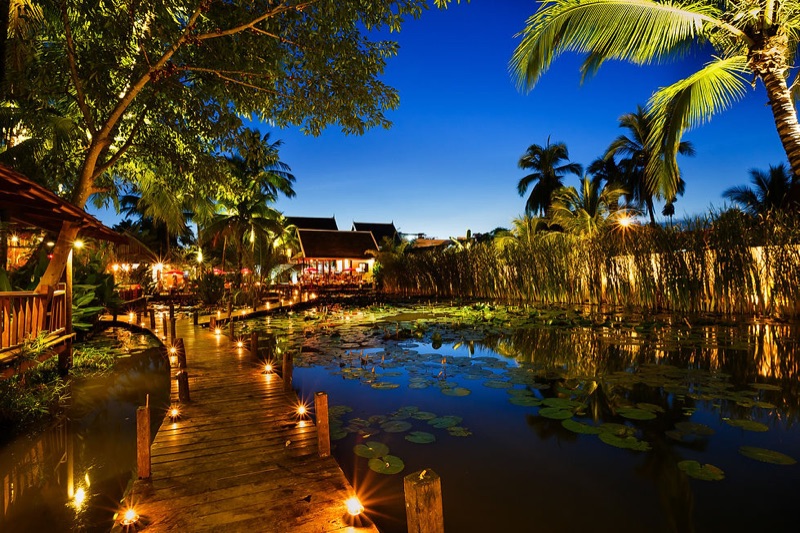 Manda de Laos garden restaurant with Lao tasting menu