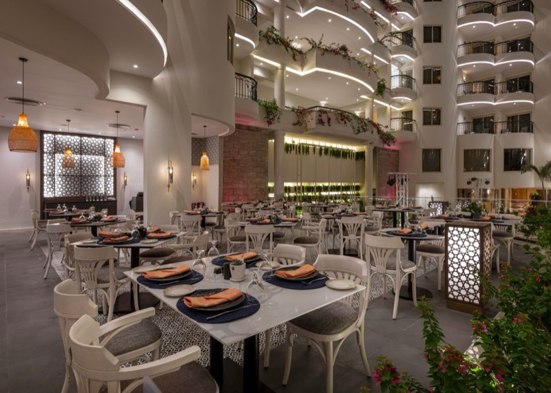 Steigenberger Nile Palace terrace dining overlooking the Nile in Luxor