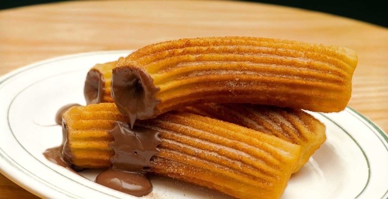 The Pío XII Churro Truck in Outside Alcampo