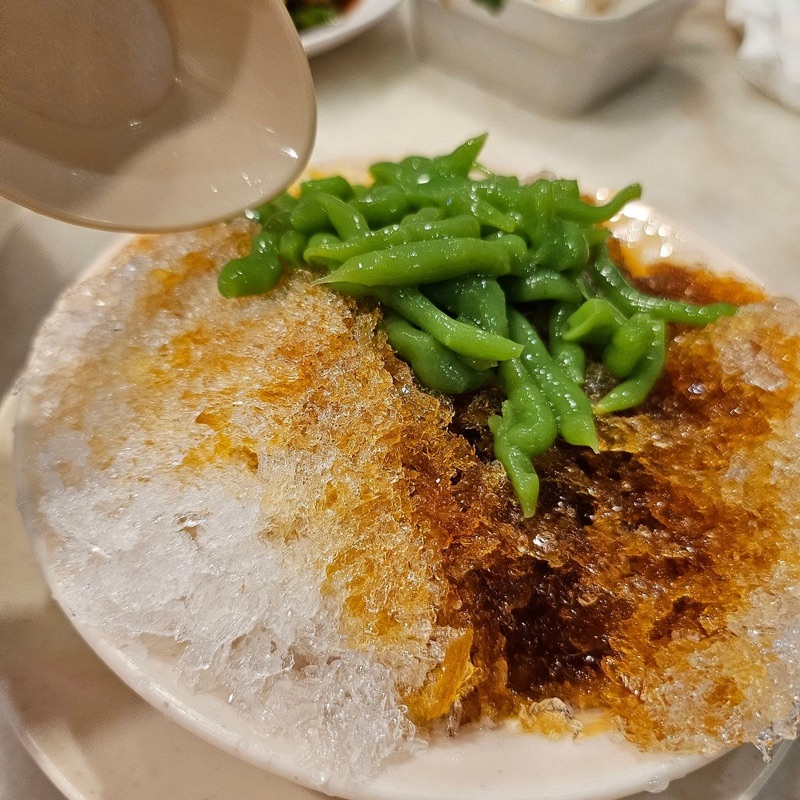 Baba Charlie Nyonya kuih and cendol in Malacca
