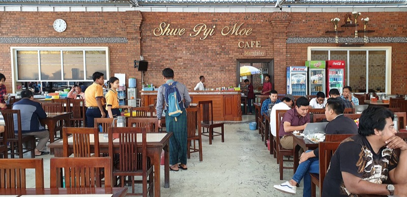Shwe Pyi Moe Tea Shop breakfast in Mandalay