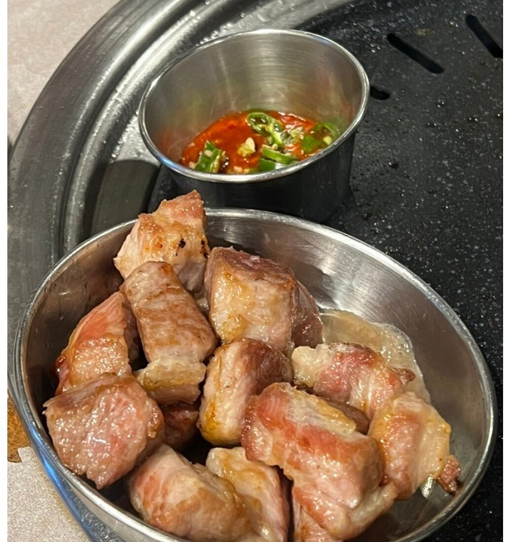 Naengjanggo grilled pork in Sangsu, Mapo-gu, Seoul