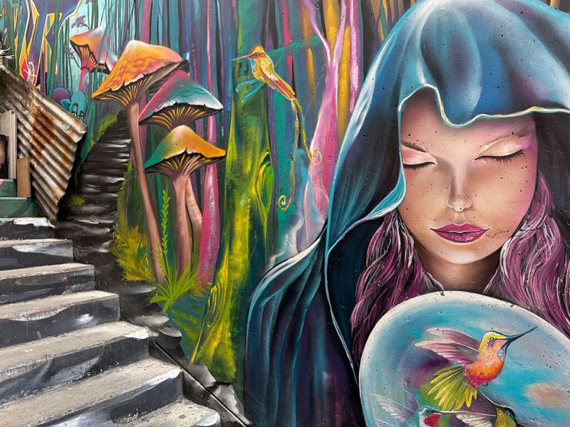 Local art gallery and souvenir shop in Comuna 13