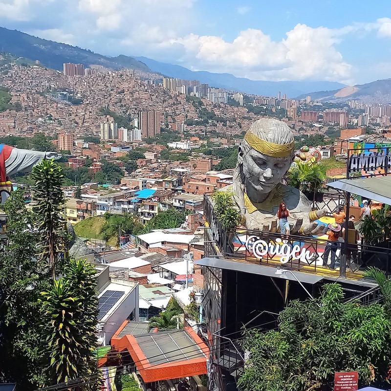 Zippy walking tour in Comuna 13