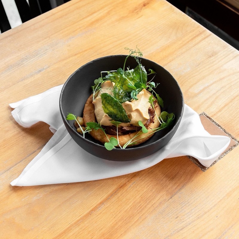 Monsieur B in 371 Villeneuve Est, Plateau