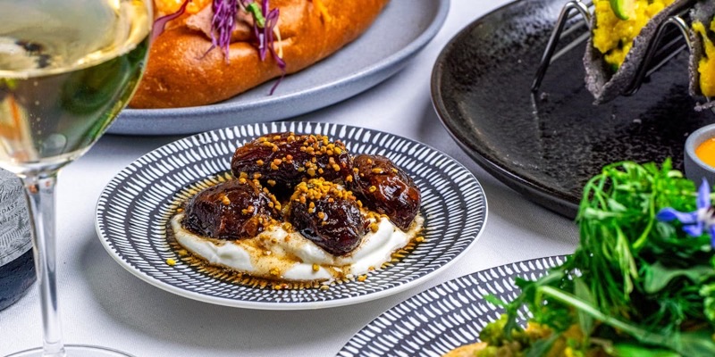 Newton Vineyard in St. Helena (Spring Mountain) — Nestled high on Spring Mountain, Newton Vineyard is known for its pioneering unf