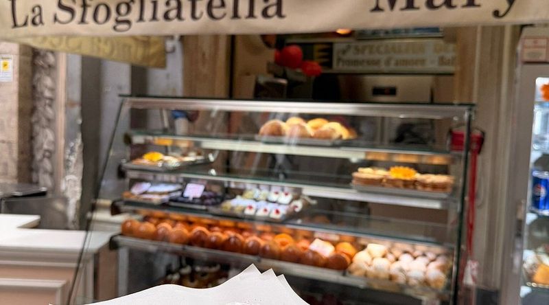 La Sfogliatella Mary in Galleria Umberto I, 66, Naples