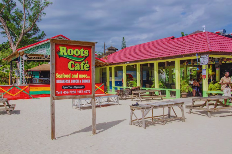 Roots Bamboo reggae beach bar in Negril