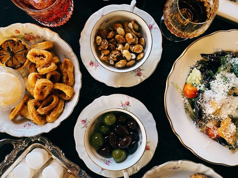 Bathtub Gin in Chelsea — Hidden behind a coffee shop, Bathtub Gin blends a lively jazz club atmosphere wi