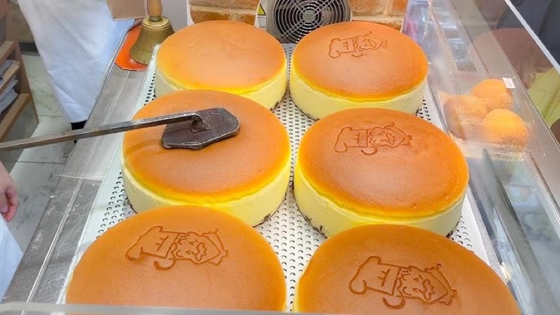 Rikuro Ojisan cheesecake in Namba, Osaka