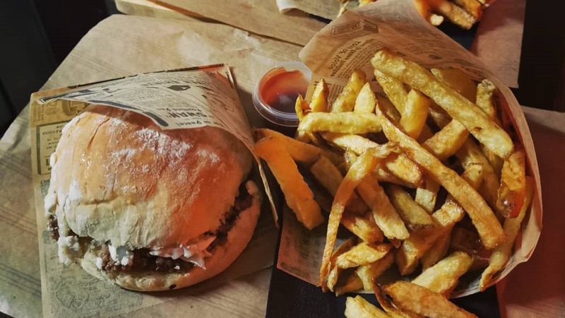 Mangez et Cassez-Vous cheap burgers in Paris