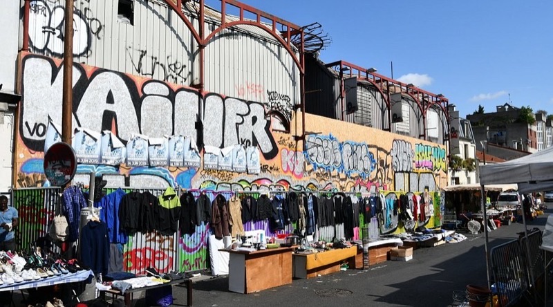 Marché aux Puces de la Porte de Vanves in 14e arrondissement, southern Paris