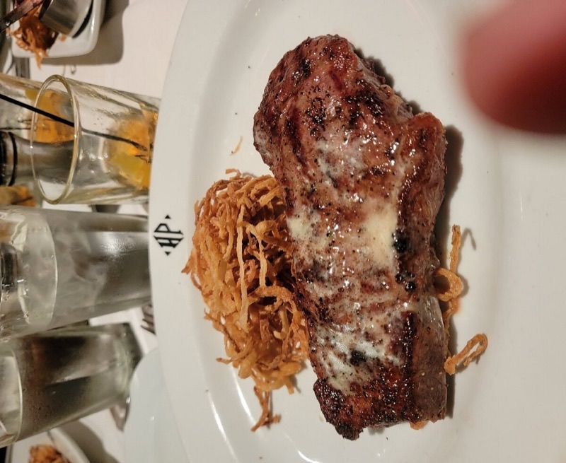 Hyde Park Prime Steakhouse in North Shore — Situated on the North Shore, Hyde Park Prime Steakhouse provides a luxurious set