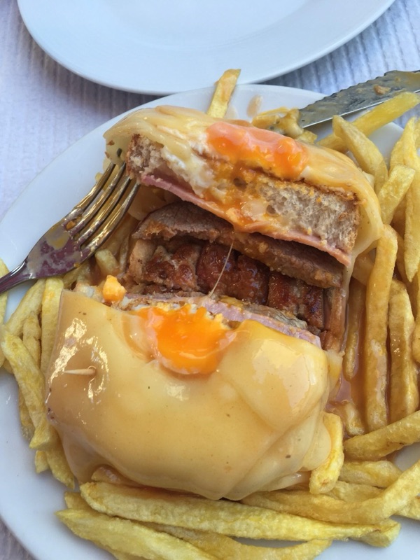 Café Santiago in Cedofeita, Porto