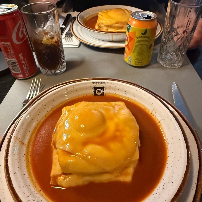 Francesinha Café in Bonfim, Porto