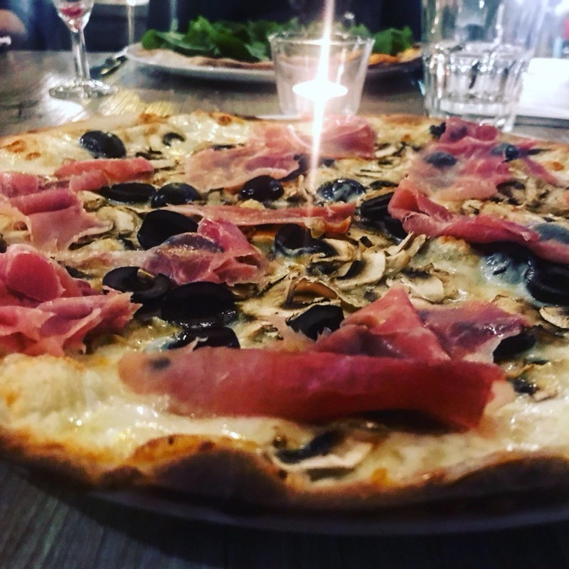 Casavostra Pizzaria & Cozinha in Foz do Douro — Located in the elegant Foz do Douro district, Casavostra offers an elevated pizz