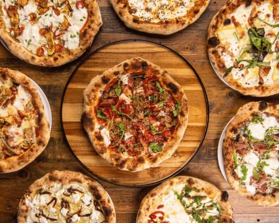 Pizzaria La Fontana in Bonfim — Pizzaria La Fontana is a long-standing establishment offering traditional Italia