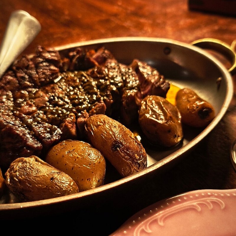 Cantina 32 in Ribeira — Cantina 32 offers an imaginative interpretation of traditional Portuguese dishes