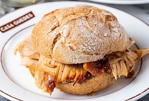 Casa Guedes in Fontainhas — Casa Guedes is a Porto institution, famous for its 'Sanduíche de Pernil com Quei