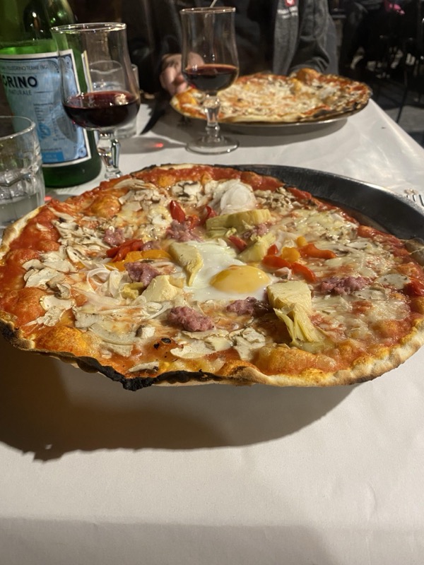 Pizzeria Da Baffetto thin Roman pizza in the centro storico
