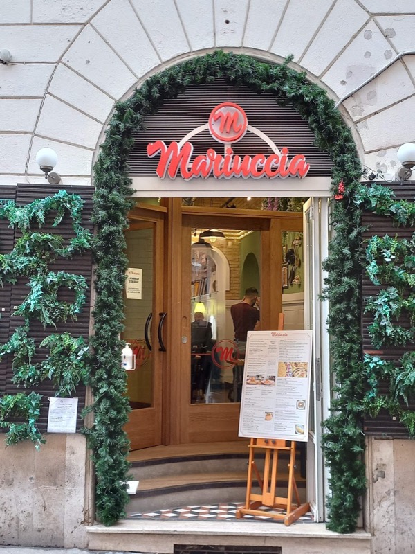 Mariuccia Neapolitan pizza near Campo de' Fiori, Rome