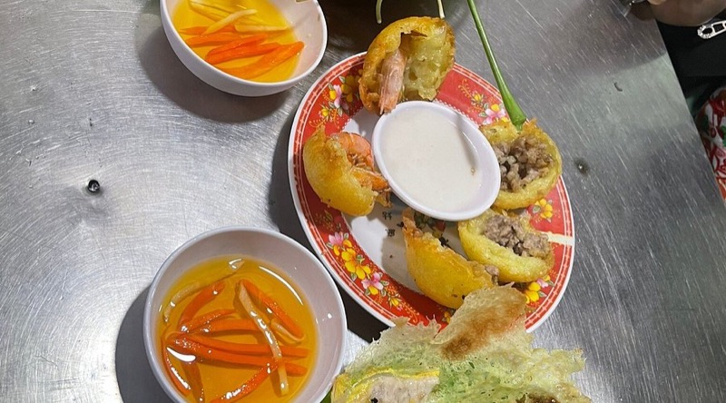 Bánh Xèo 335/2 on Điện Biên Phủ in District 3 Saigon