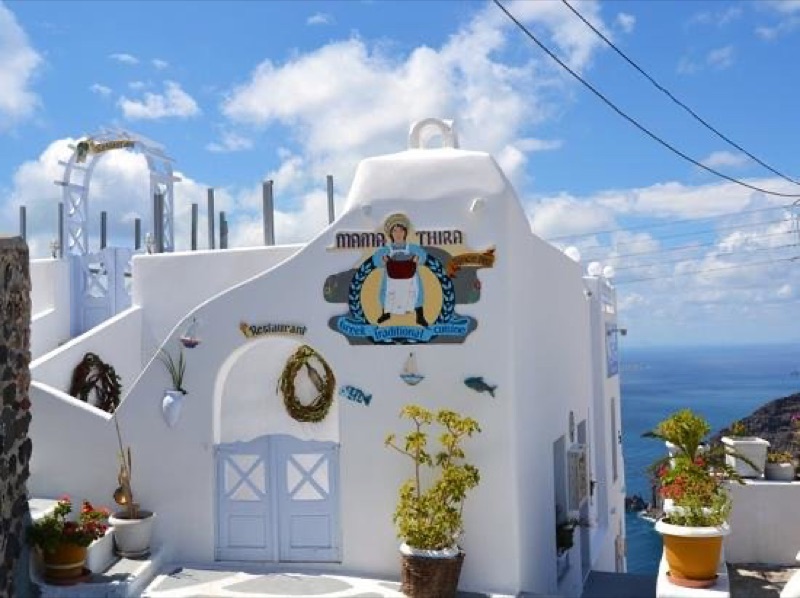 Mama Thira Tavern in Santorini, Greece