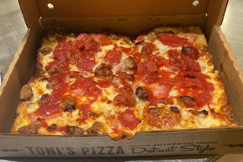 Toriton conveyor belt sushi in Sapporo &mdash; Hokkaido's most beloved kaiten-zushi