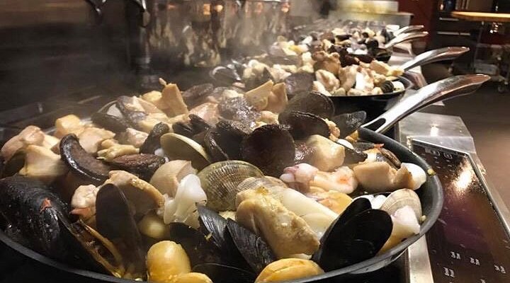 Hot Stove Society in Downtown — Part of the Tom Douglas Restaurants empire, Hot Stove Society offers a professio