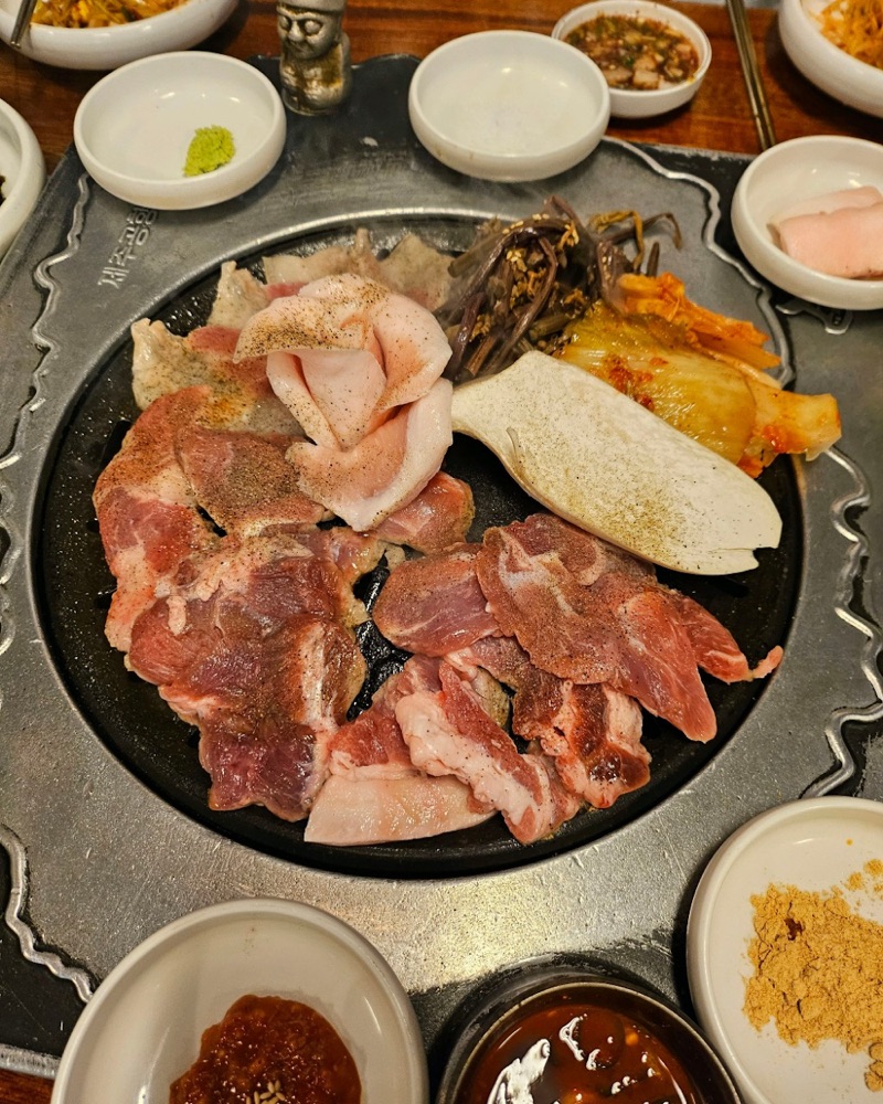 Gogang Apgujeong in Apgujeong — Gogang specializes in impeccably aged pork, particularly their thick-cut samgyeo