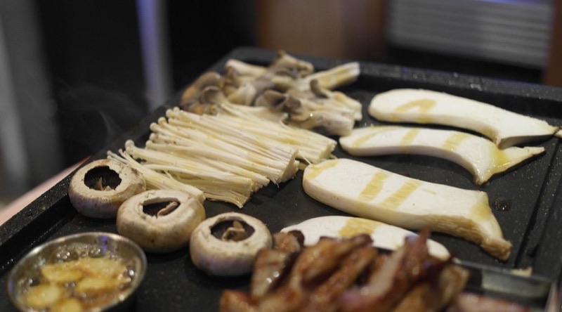 Hanam Pig House Gangnam Station in Gangnam — Hanam Pig House is a popular chain known for its high-quality pork, which is exp