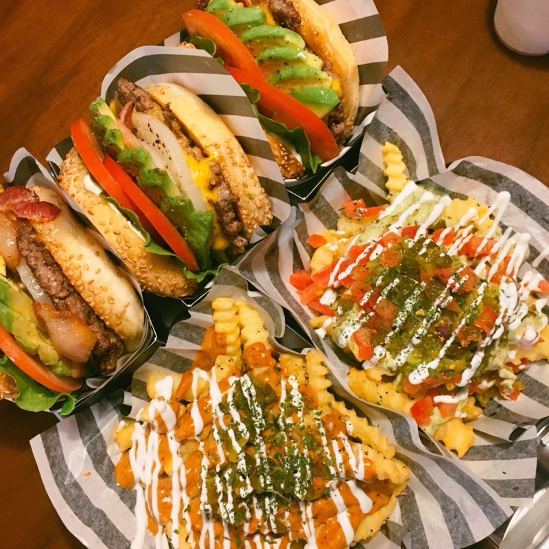 The Burger Namsan in Yongsan-gu (Grand Hyatt Seoul) — Located within the Grand Hyatt Seoul, The Burger offers a more upscale and luxur