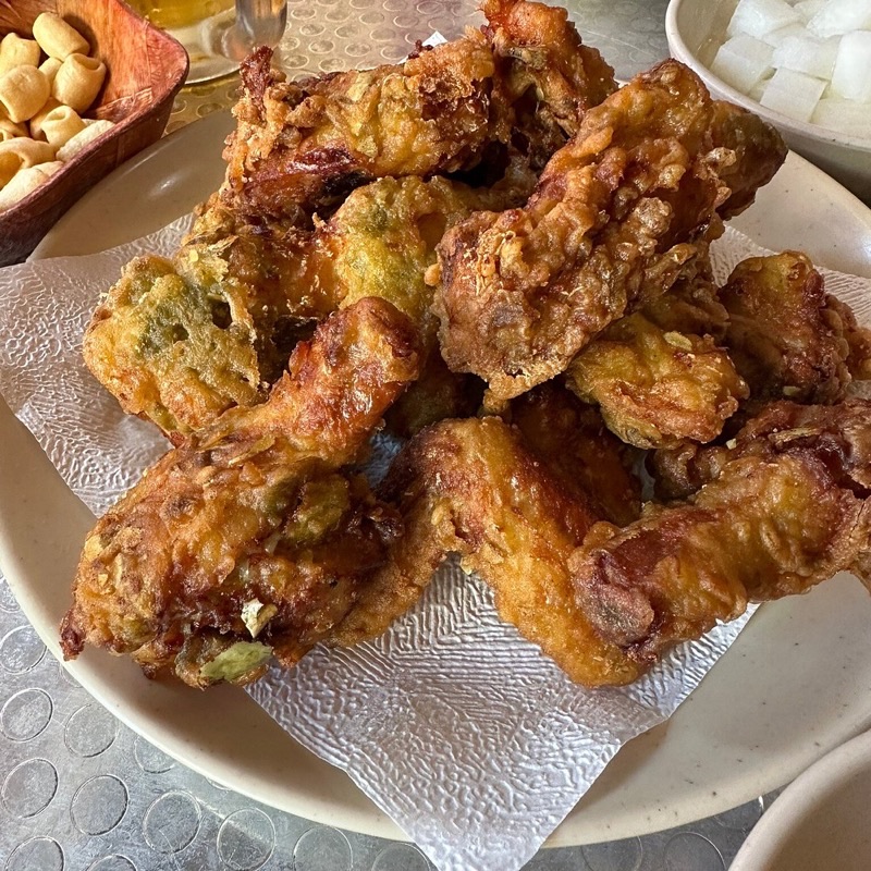 Han Chu Sinsa-dong in Sinsa-dong — A legendary establishment in Sinsa-dong, Han Chu is famous for its incredibly cr