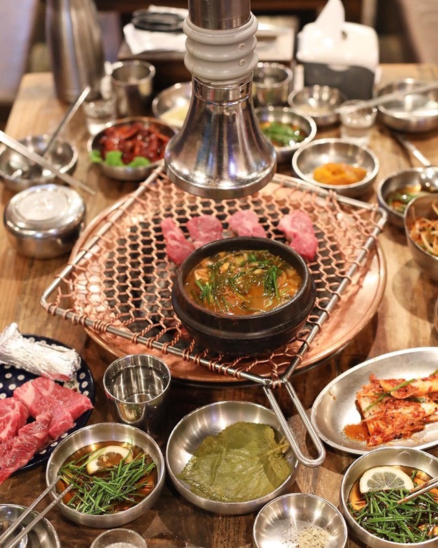 Doma Hongdae samgyeopsal BBQ in Seoul
