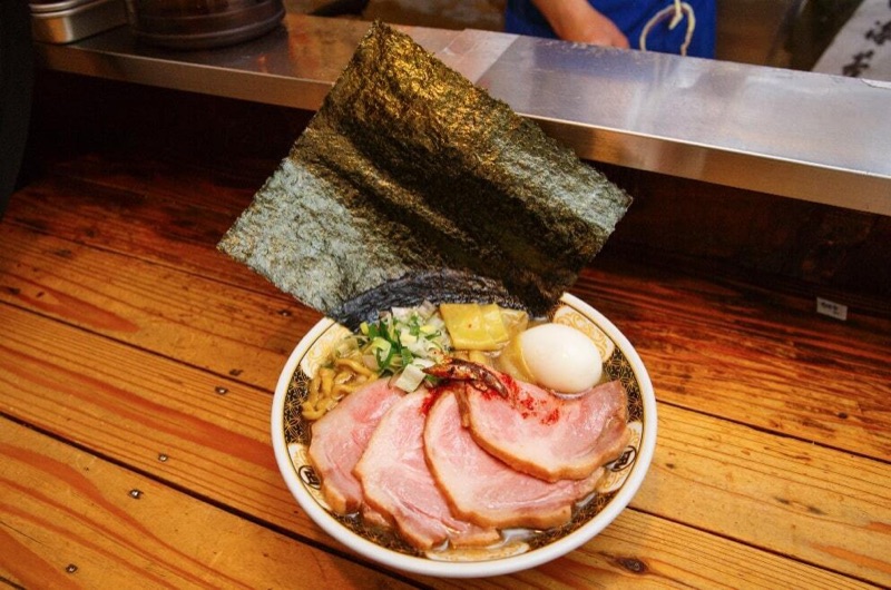 Ramen Nagi Golden Gai (凪) ramen in Shinjuku, Tokyo