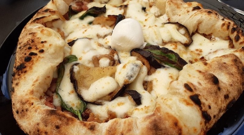 Pizzeria da Mario in Central Siena — Pizzeria da Mario is a Siena institution, renowned for its authentic Neapolitan-