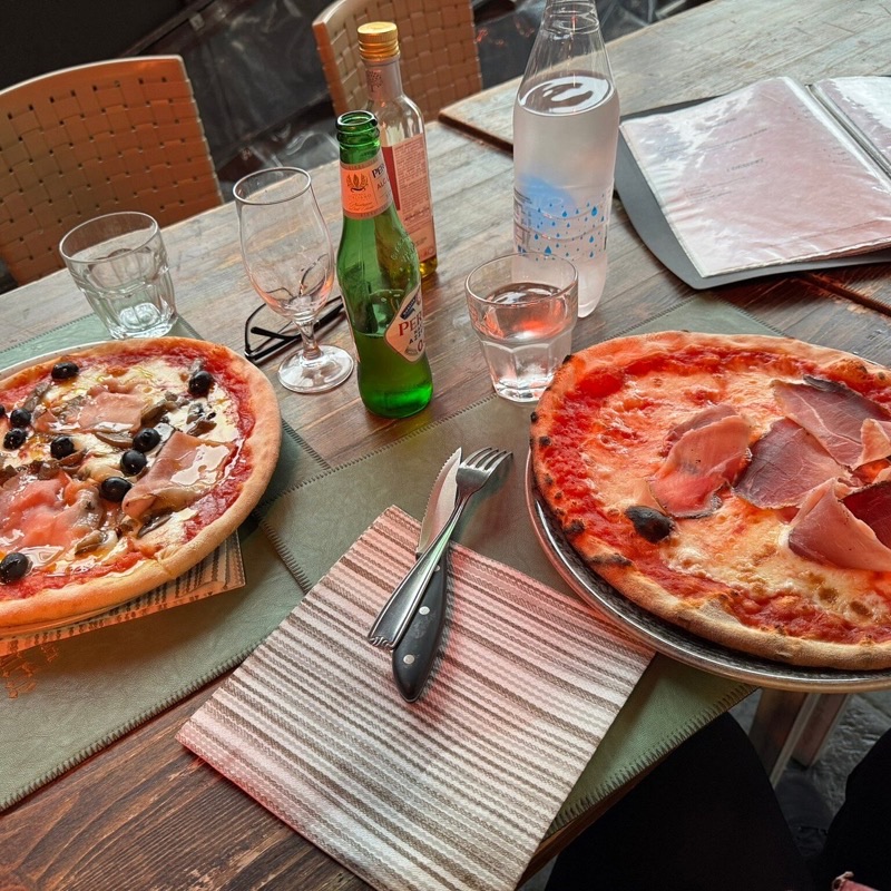 Pizzeria Spadaforte in Piazza del Campo — Tucked away near Piazza del Campo, Spadaforte offers a rustic and authentic Sien