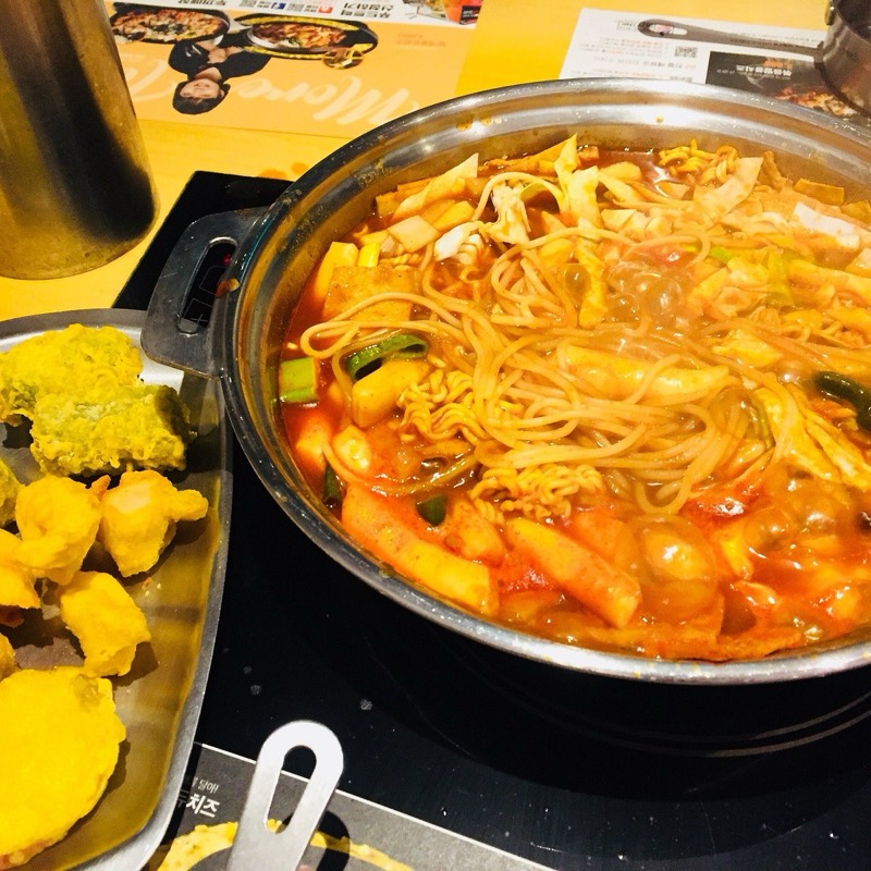 Dookki all-you-can-eat tteokbokki buffet in Seoul
