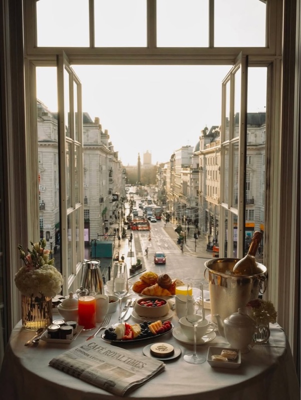 Petit Dejeuner in Soho, London
