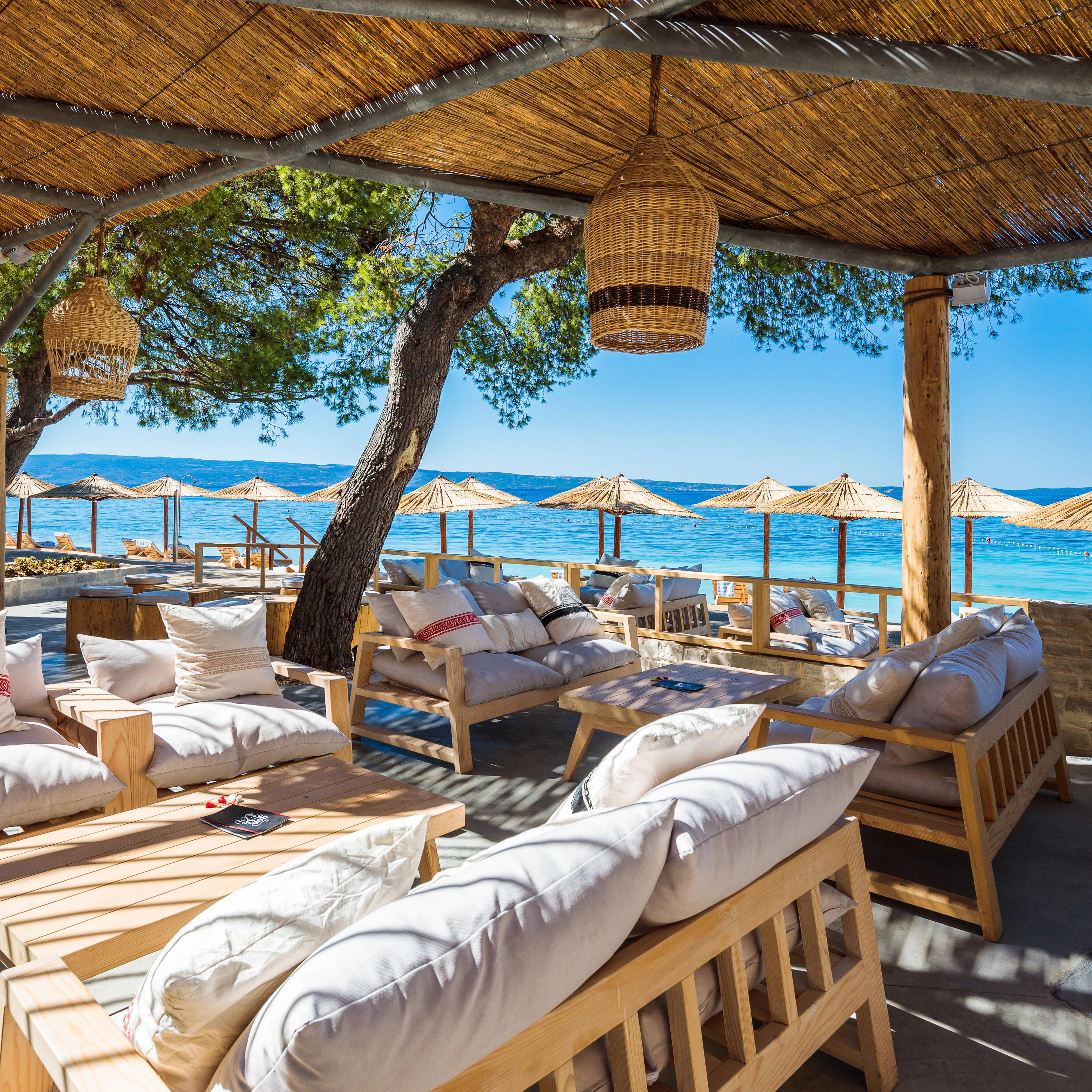 Gooshter Beach Club in Podstrana (Le Méridien Lav)