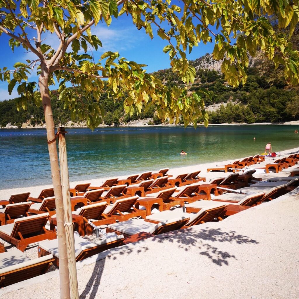 Joe's Beach Lounge & Bar in Kašjuni Beach (Marjan)