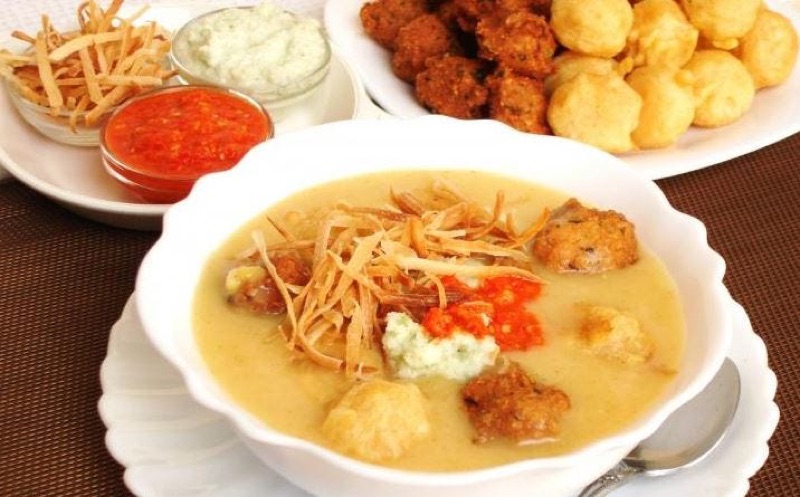 Urojo Zanzibar mix soup in Stone Town